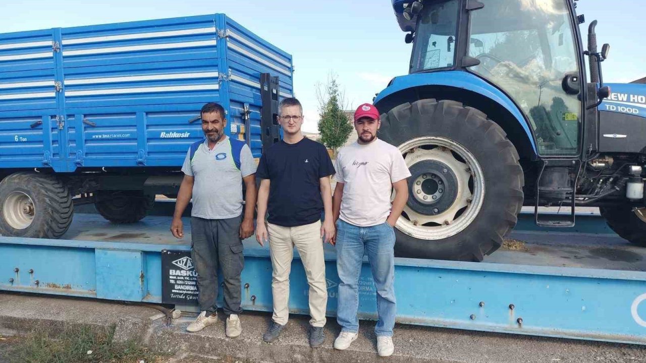 Manyas’ta ayçiçeği hasadı devam ediyor: Ön alım fiyatı 37 lira olarak belirlendi