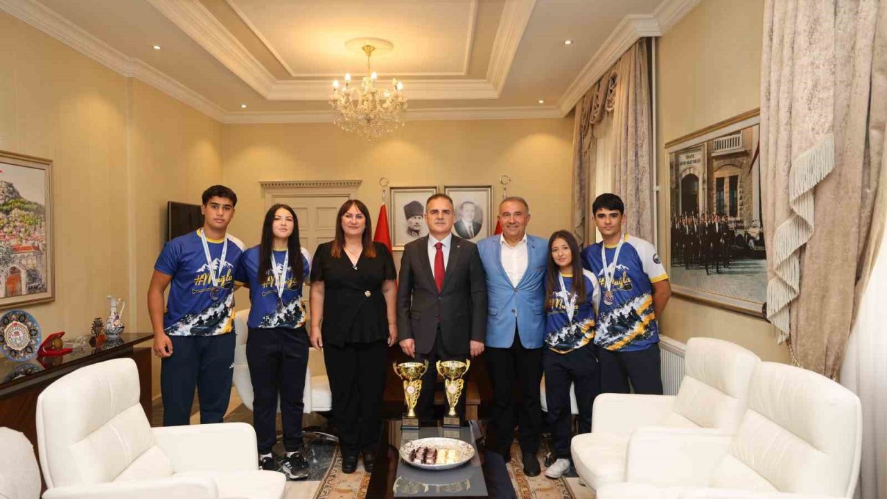 Vali Akbıyık Türkiye şampiyonu olan Yıldız rafting sporcularını ağırladı