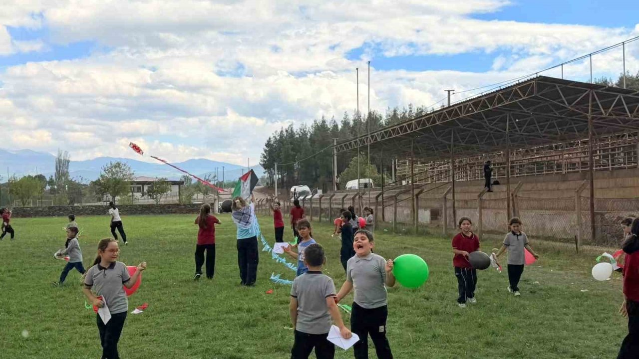 Beyağaçlı öğrencilerden Gazze’deki çocuklara uçurtmalı mesaj