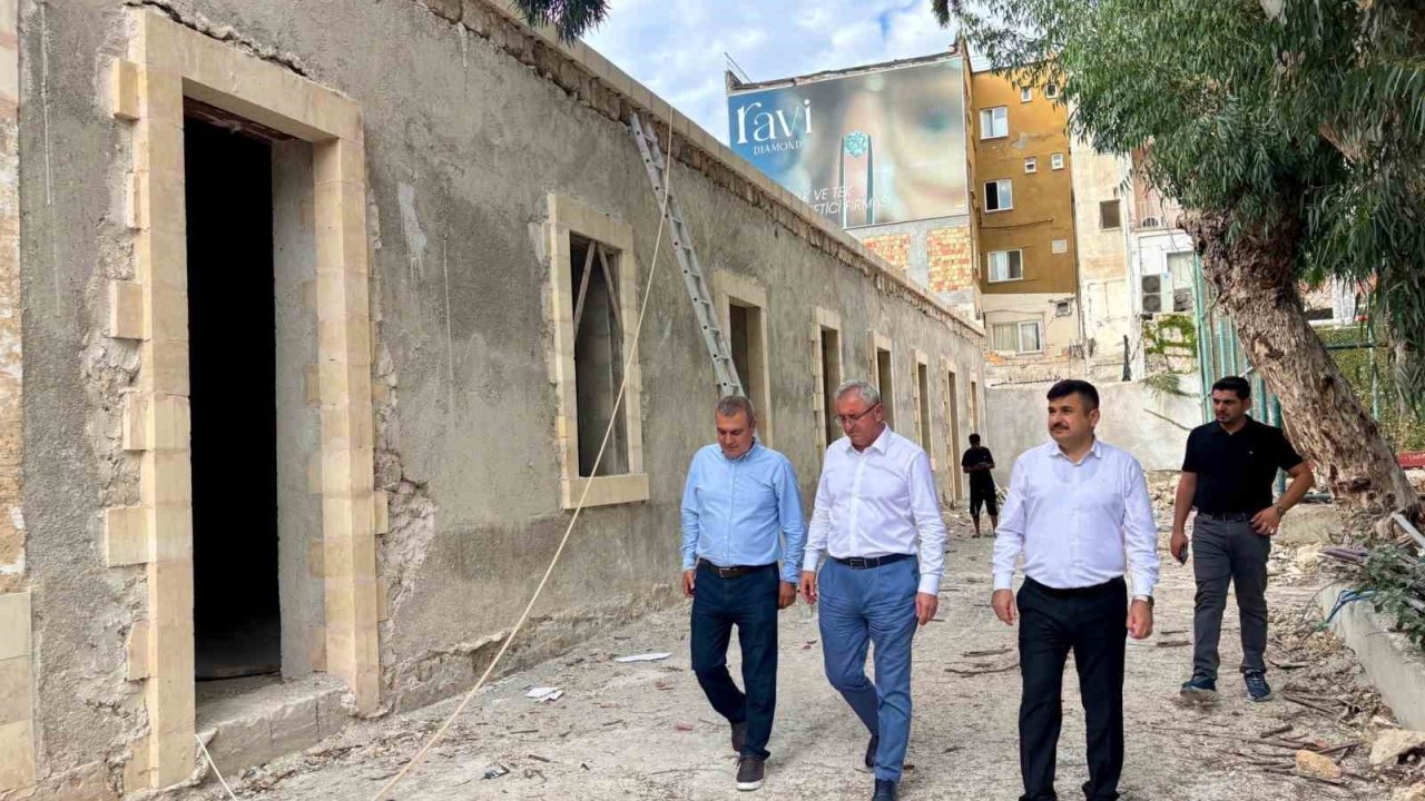 İskenderun Lisesi’nde restorasyon çalışmaları sürüyor