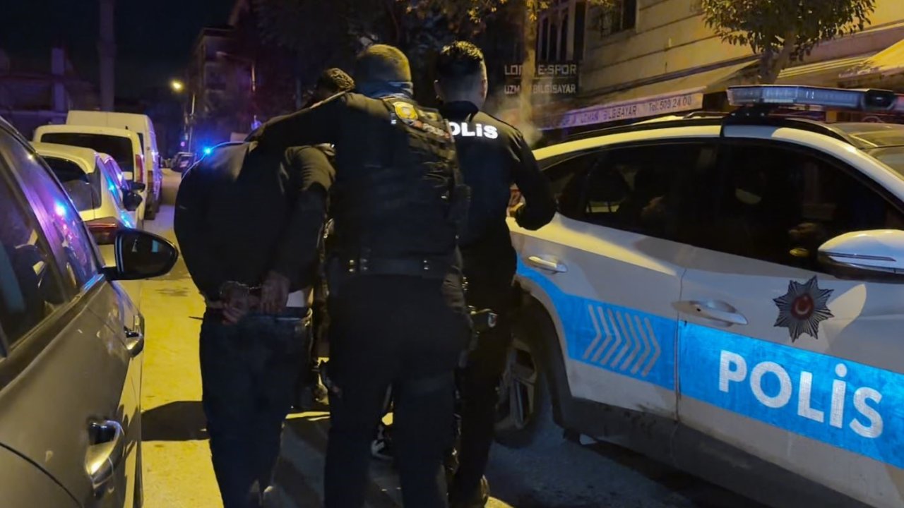 Avcılar’da ’dur’ ihtarına uymayan şahıs polis aracına çarparak kaçmaya çalıştı