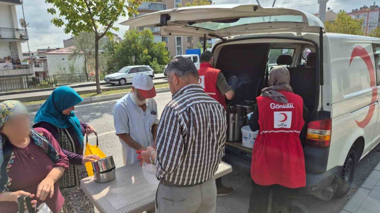 Kızılay’dan ihtiyaç sahibi ailelere sıcak yemek desteği