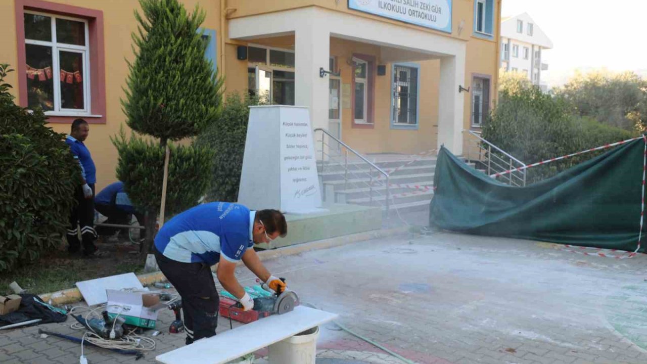 Muğla Büyükşehir’den zarar verilen Atatürk büstüne hızlı müdahale