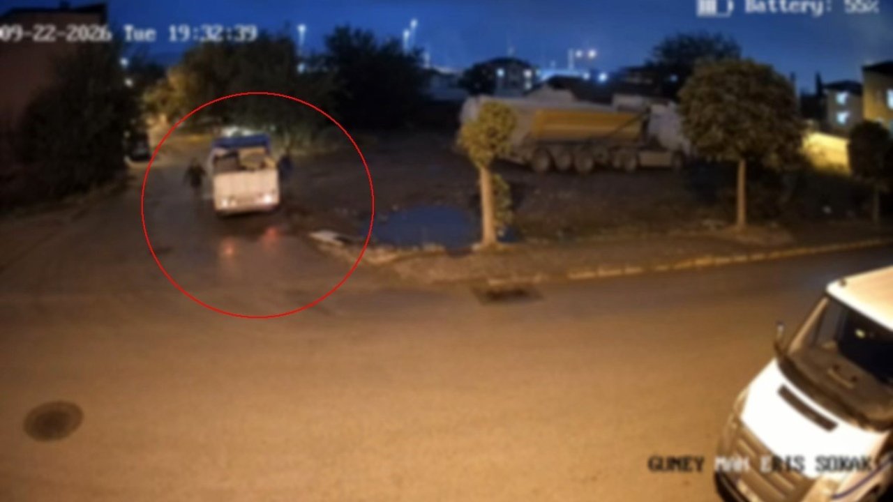 Çevreyi kirleteceklerdi, kamerayı görünce geri topladılar