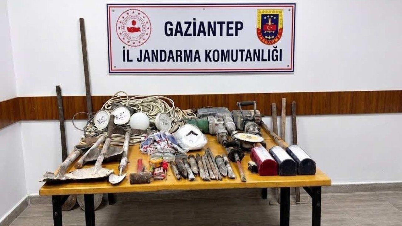 Define bulmak için ormanlık alanda kazı yapan 4 şahıs yakalandı