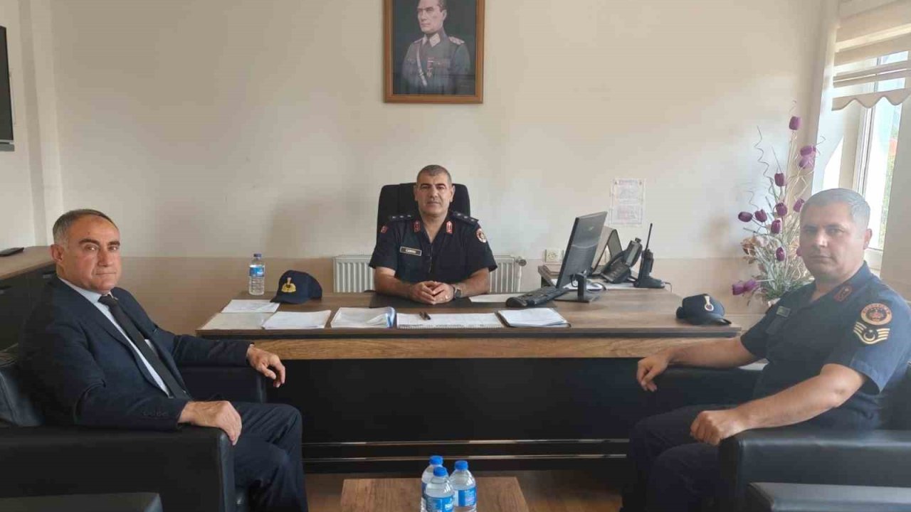 Çivril’de jandarma öğrenci güvenliği için sahada