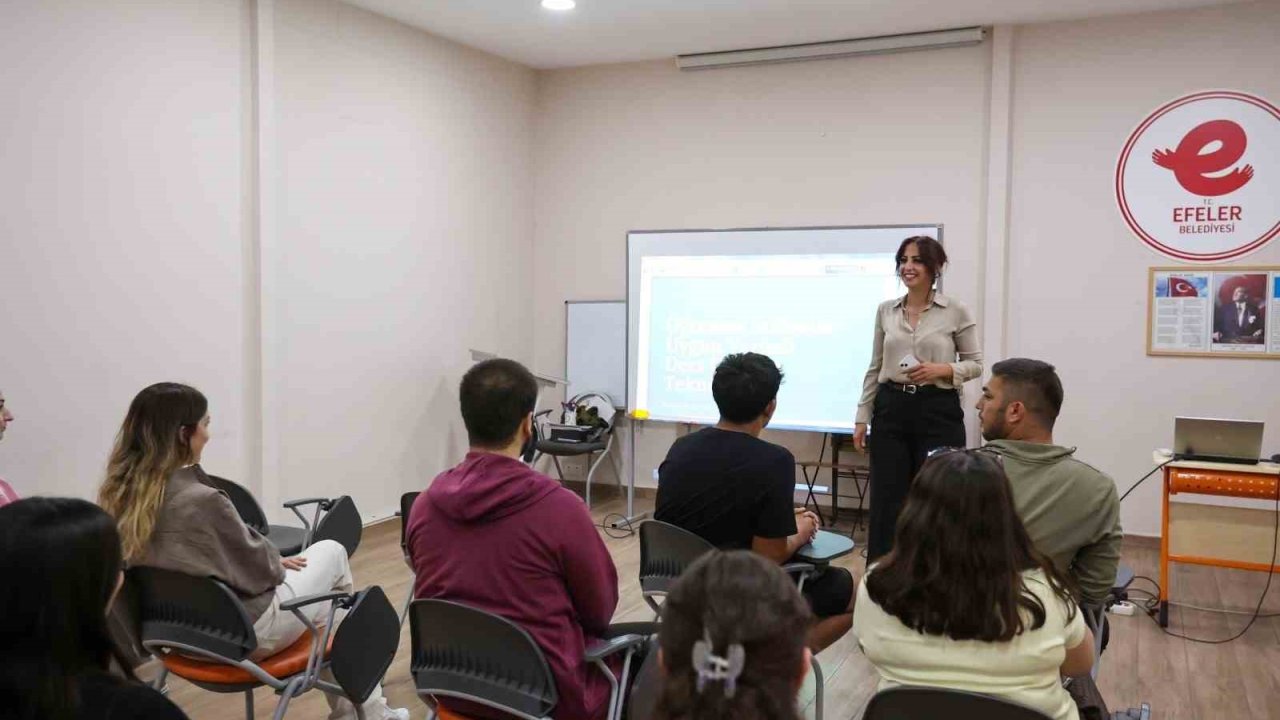 Efeler Belediyesi’nden gençlere sınav yolculuğunda rehberlik desteği