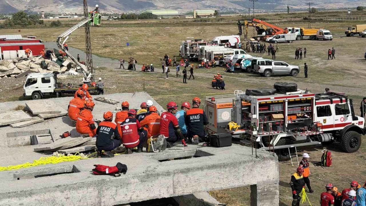 Erzincan’da 6,9 büyüklüğündeki deprem senaryosu sahada uygulandı