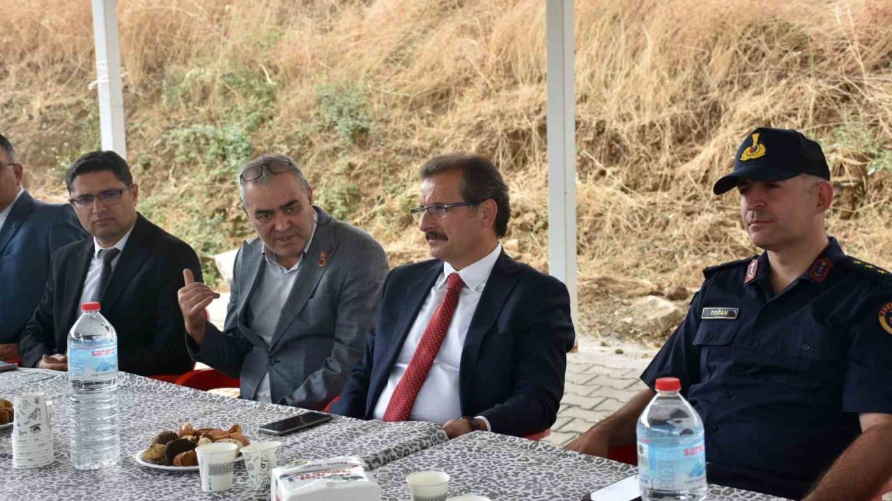 Salihli Kaymakamı Güldoğan, 2 mahallede talepleri yerinde dinledi