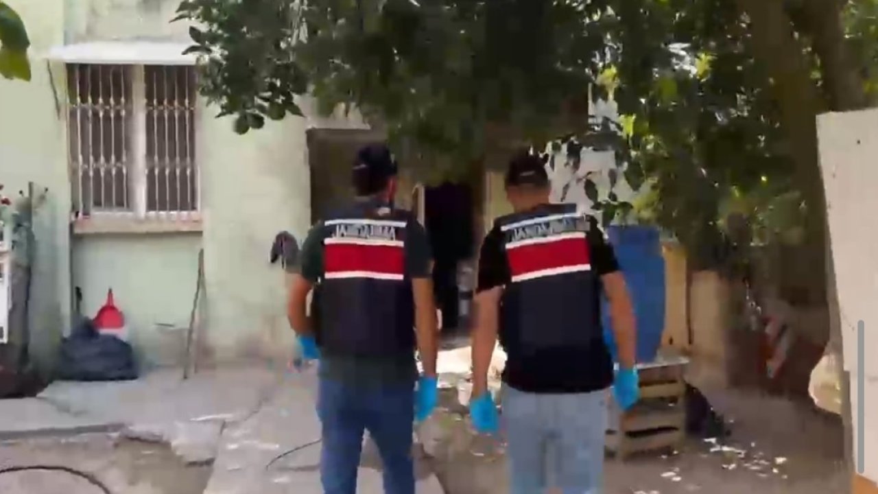 Adana’da evde 1 ton 670 litre kaçak alkol ele geçirildi