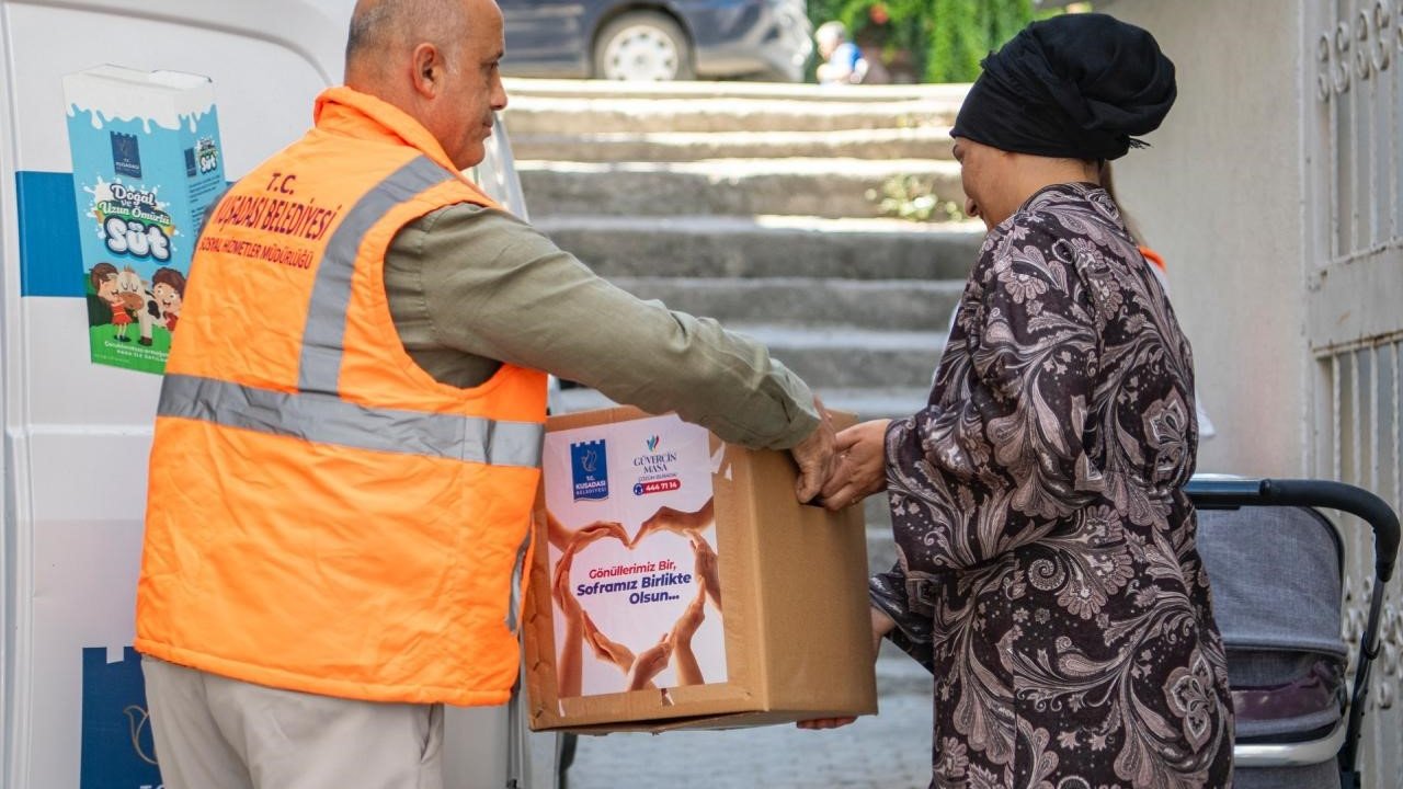 Kuşadası’nda ihtiyaç sahiplerine 2 bin 831 gıda kolisi ulaştırıldı