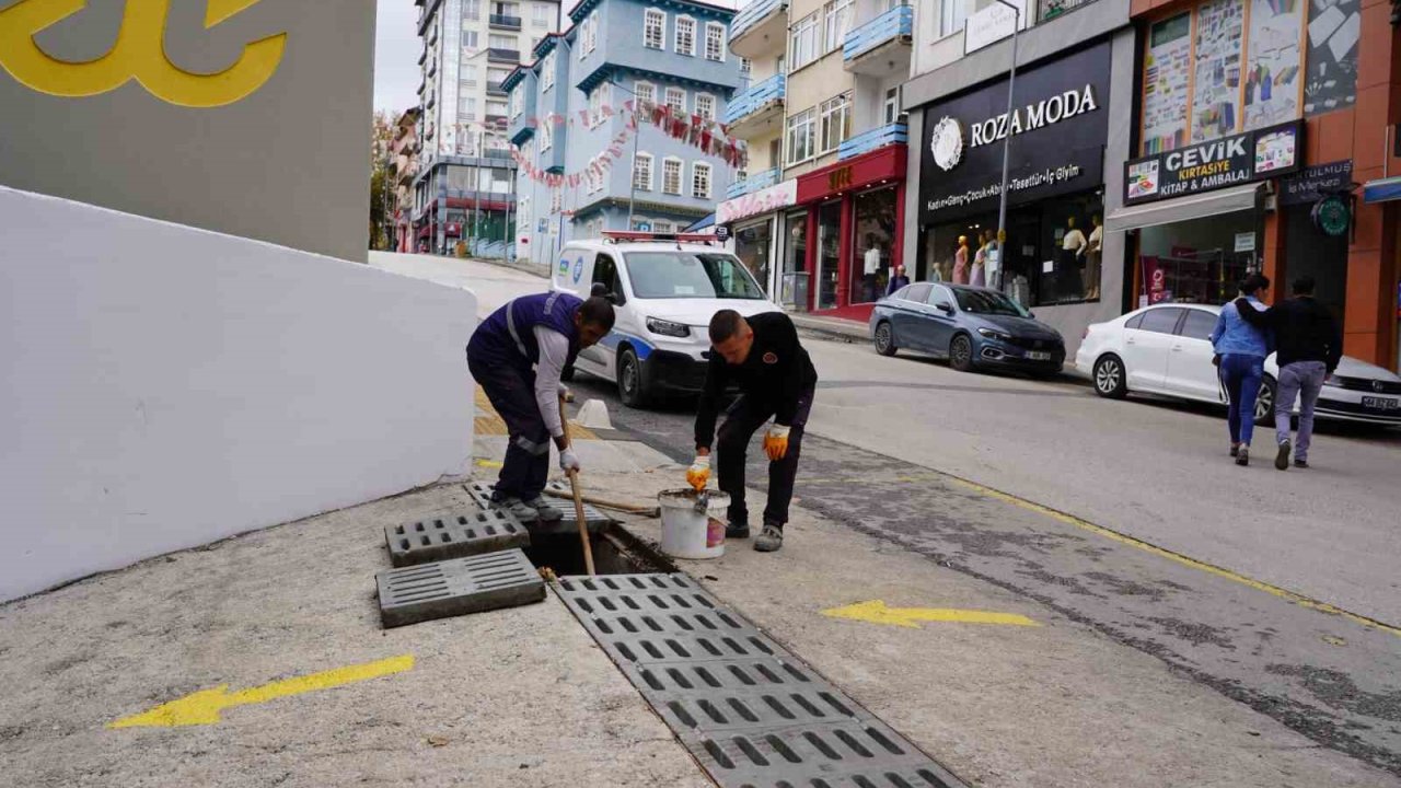 Yağışlar öncesinde mazgallarda temizlik çalışması yapıldı