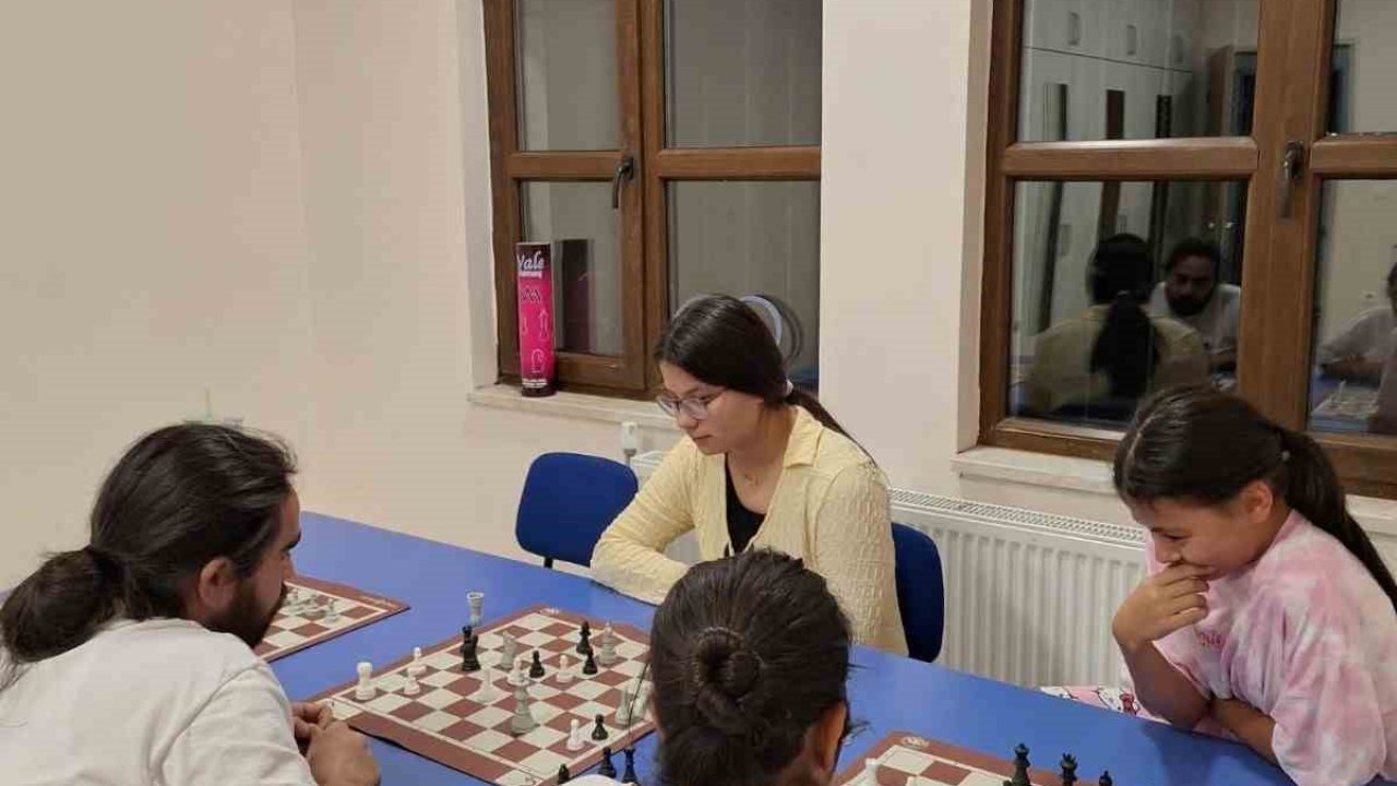 Bilecik’te çocukların yeni hamlesi satranç oldu