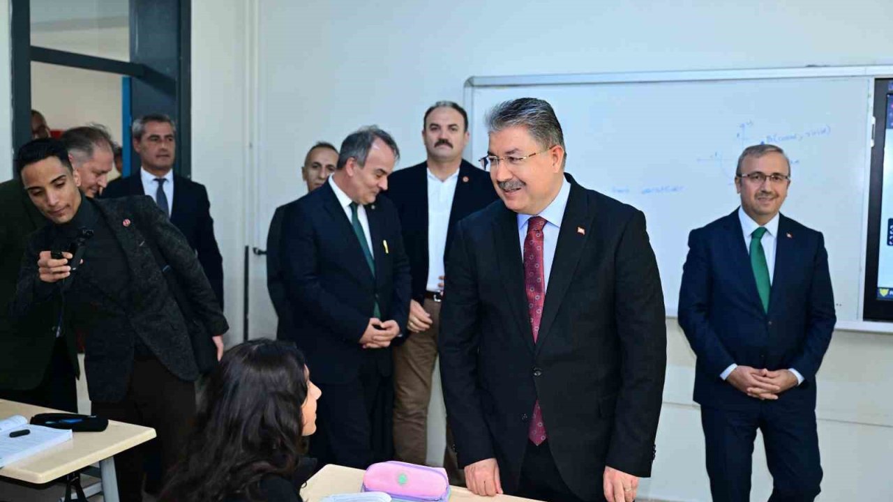 Vali Dr. Erdinç Yılmaz lise öğrencileriyle bir araya geldi