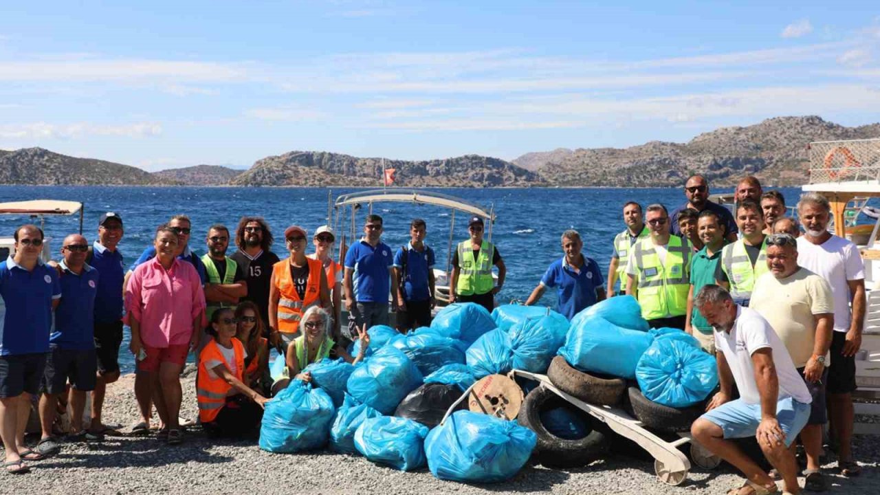 Marmaris Sögüt koylarından 125 torba atık toplandı