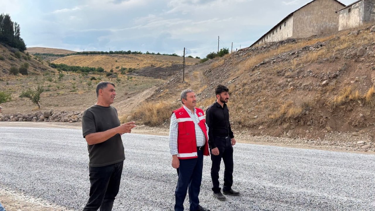 Darende’de yol yapım çalışmaları sürüyor