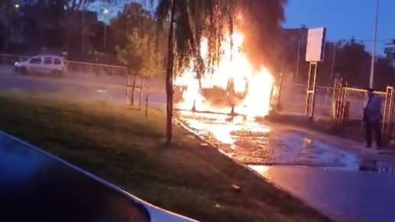 Arnavutköy’de seyir halindeki kamyonet alev topuna döndü