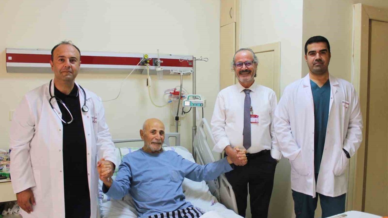 GAÜN Hastanesi’nde 83 yaşındaki hastaya zorlu aort ameliyatı