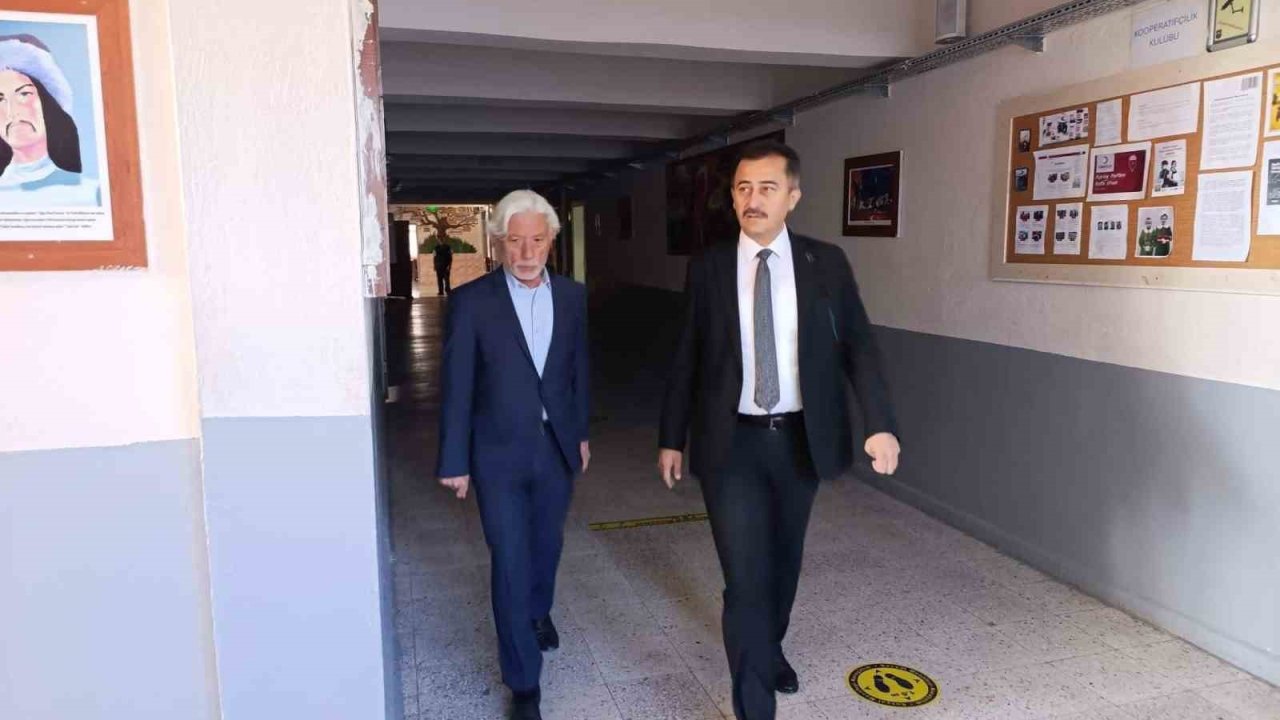 Keleş öğretmen ve öğrencilerin taleplerini dinledi