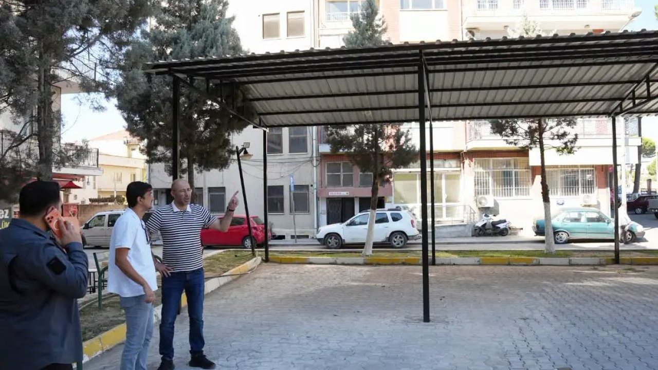 Germencik’te minibüs durağına gölgelik tente uygulaması