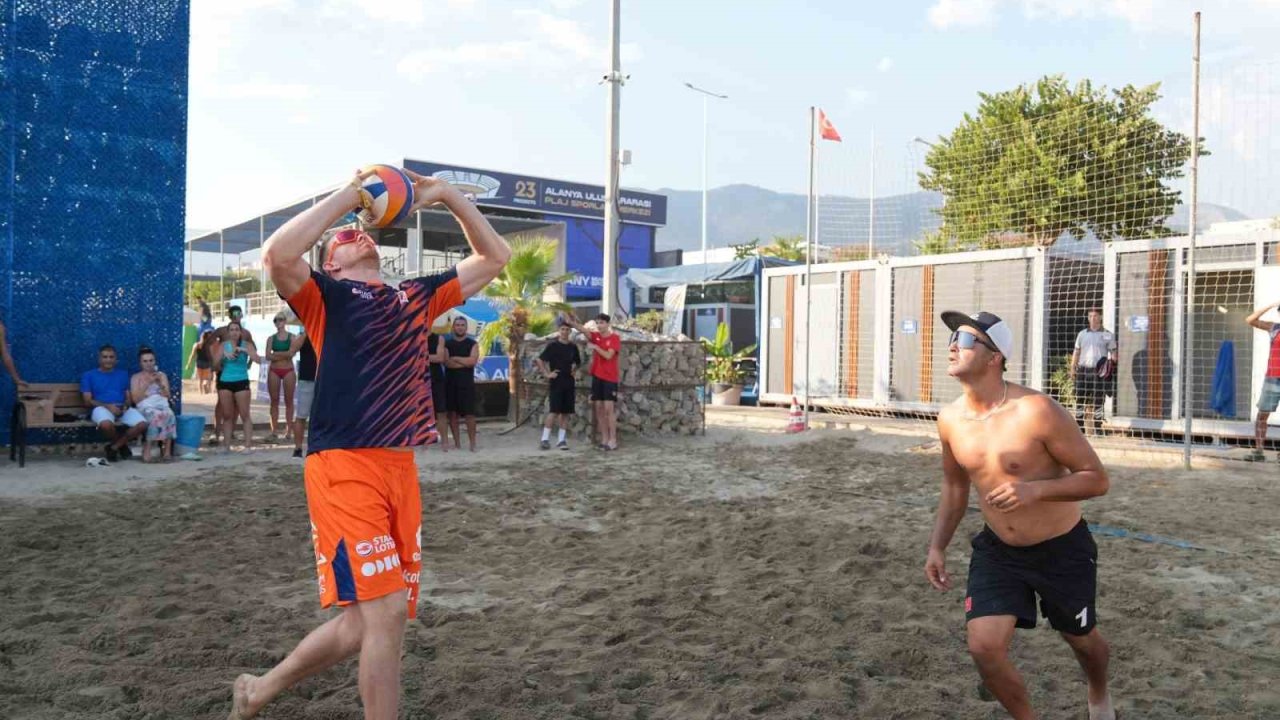 Ünlü plaj voleybolcuları, Alanya’nın spor turizmi elçileri oldu