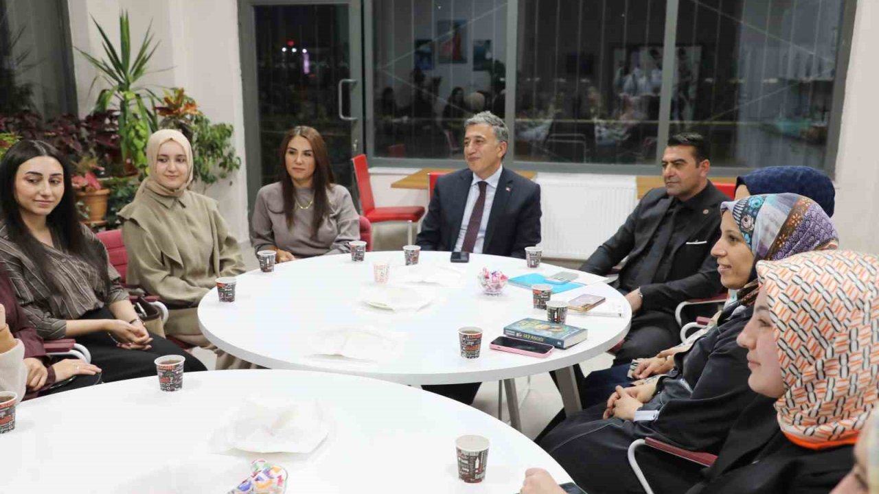 Maarif’in Kalbinde Kitap Sohbetleri’nin ilk buluşması Ağrı’da yapıldı