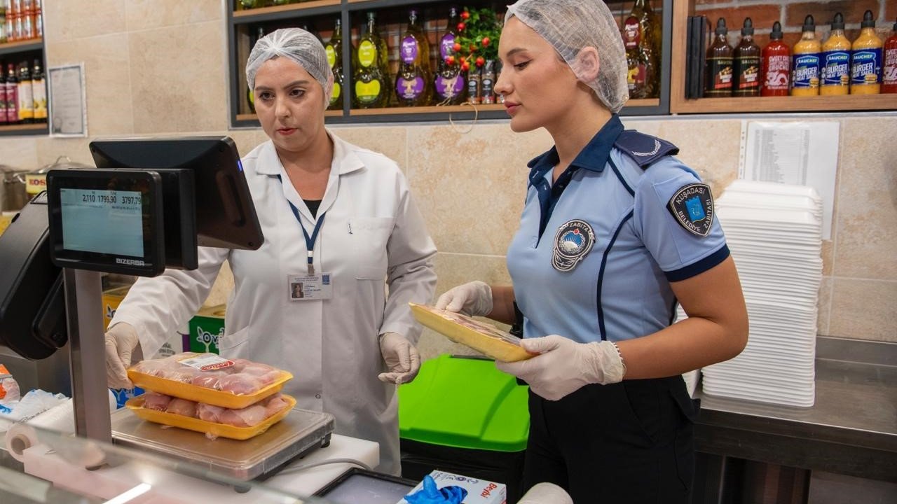 Kuşadası’nda marketler denetlendi