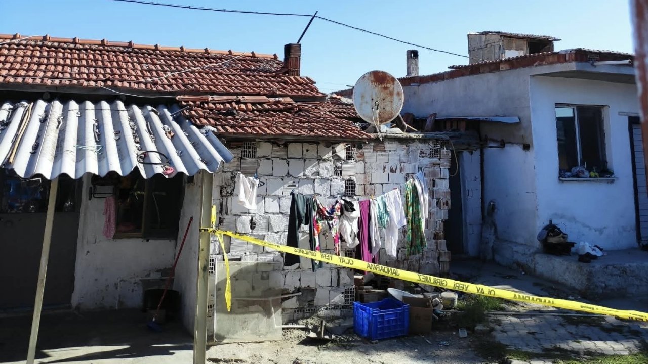 Akhisar’da eşi tarafından bıçaklanan kadın hayatını kaybetti