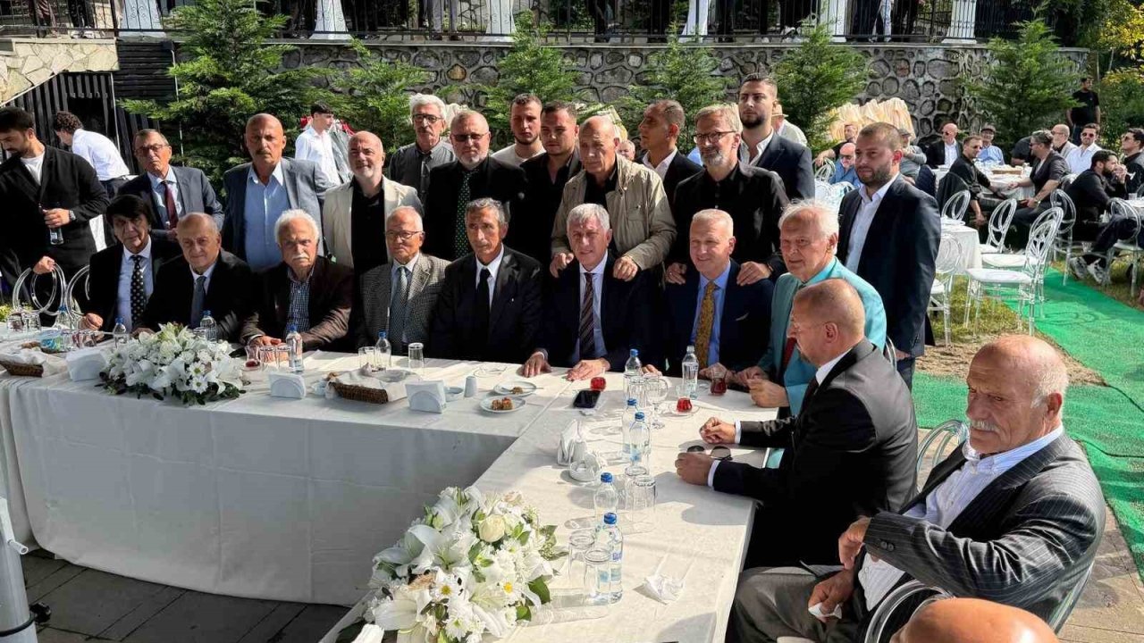 Saral ailesi yemekte bir araya geldi