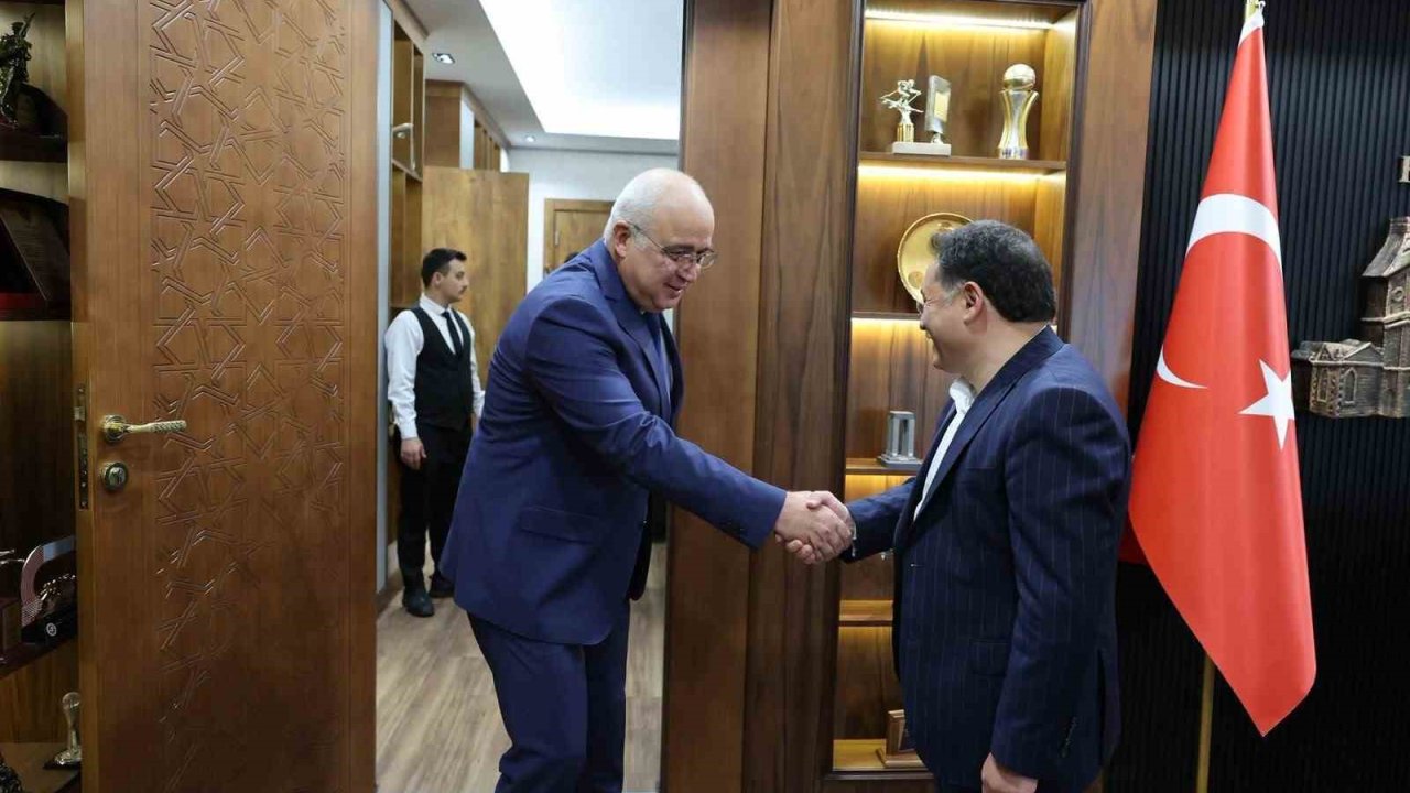 Vali Çiçek, GÖKTİM KartalAir Takımı Dünya Şampiyonlarını kabul etti