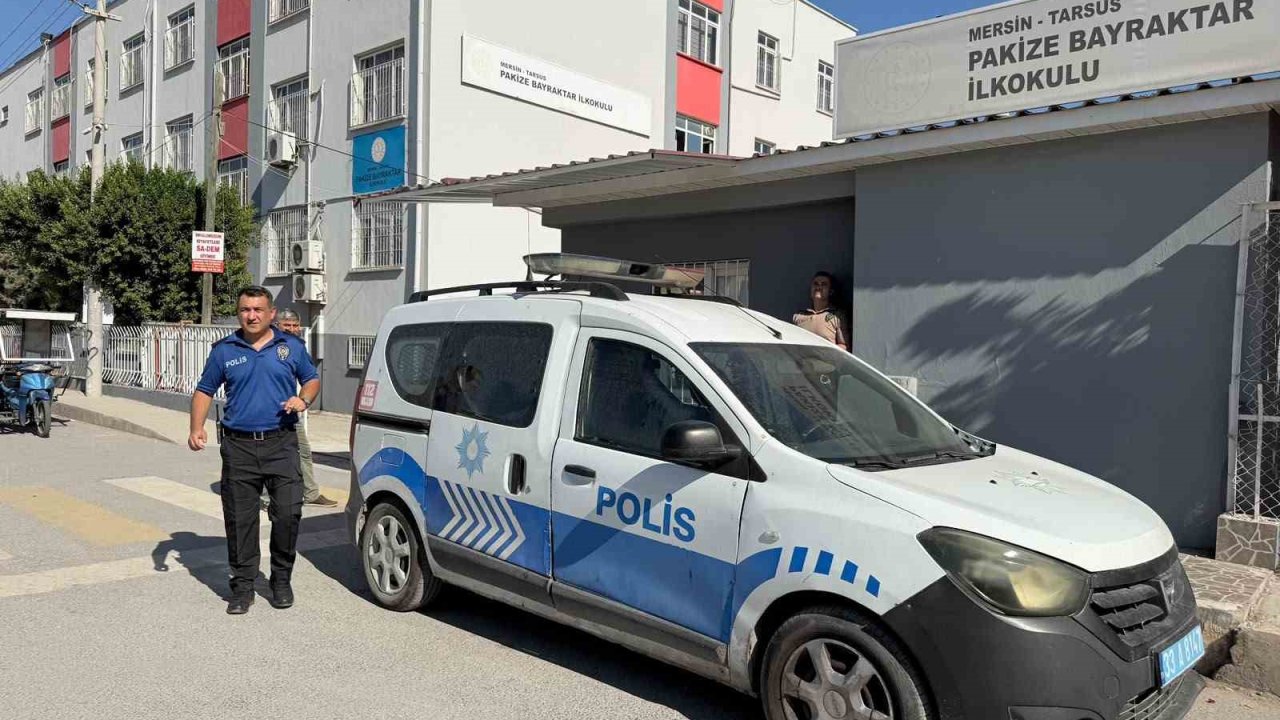 Tarsus’ta 1. sınıf öğrencisinin çantasından tabanca çıktı