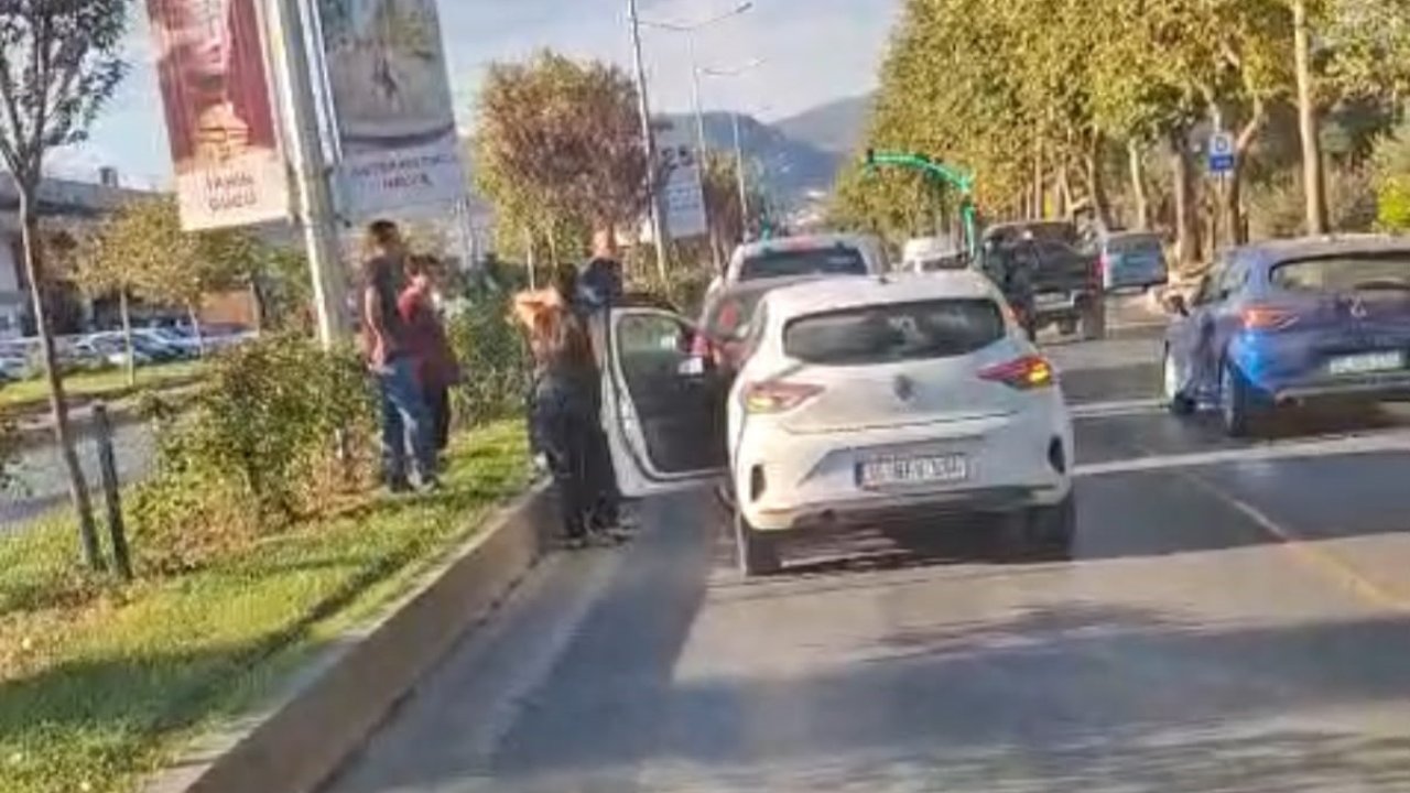 Menteşe’de 3 aracın karıştığı zincirleme kaza