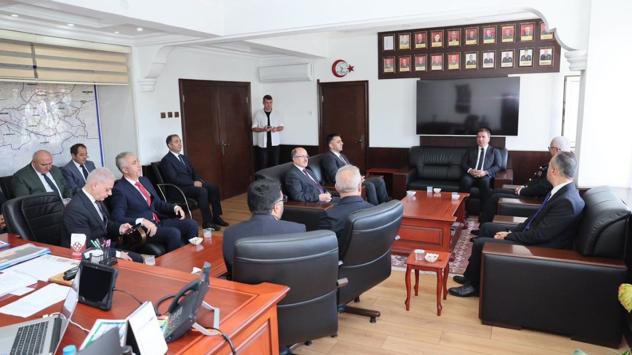 Vali Aydoğdu’dan Jandarma Komutanı Altundarak’a taziye ziyareti