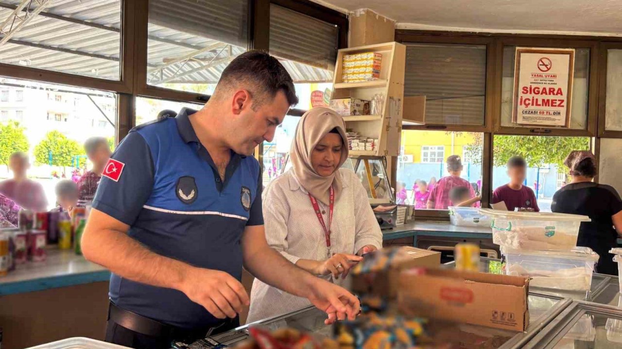Mersin’de okul kantinlerine denetim: Tarihi geçmiş ürünler imha edildi