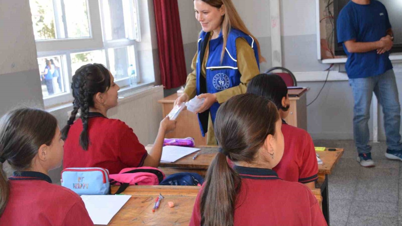 Minik öğrencilerin yeni eğitim yılı sevincine ortak oldular