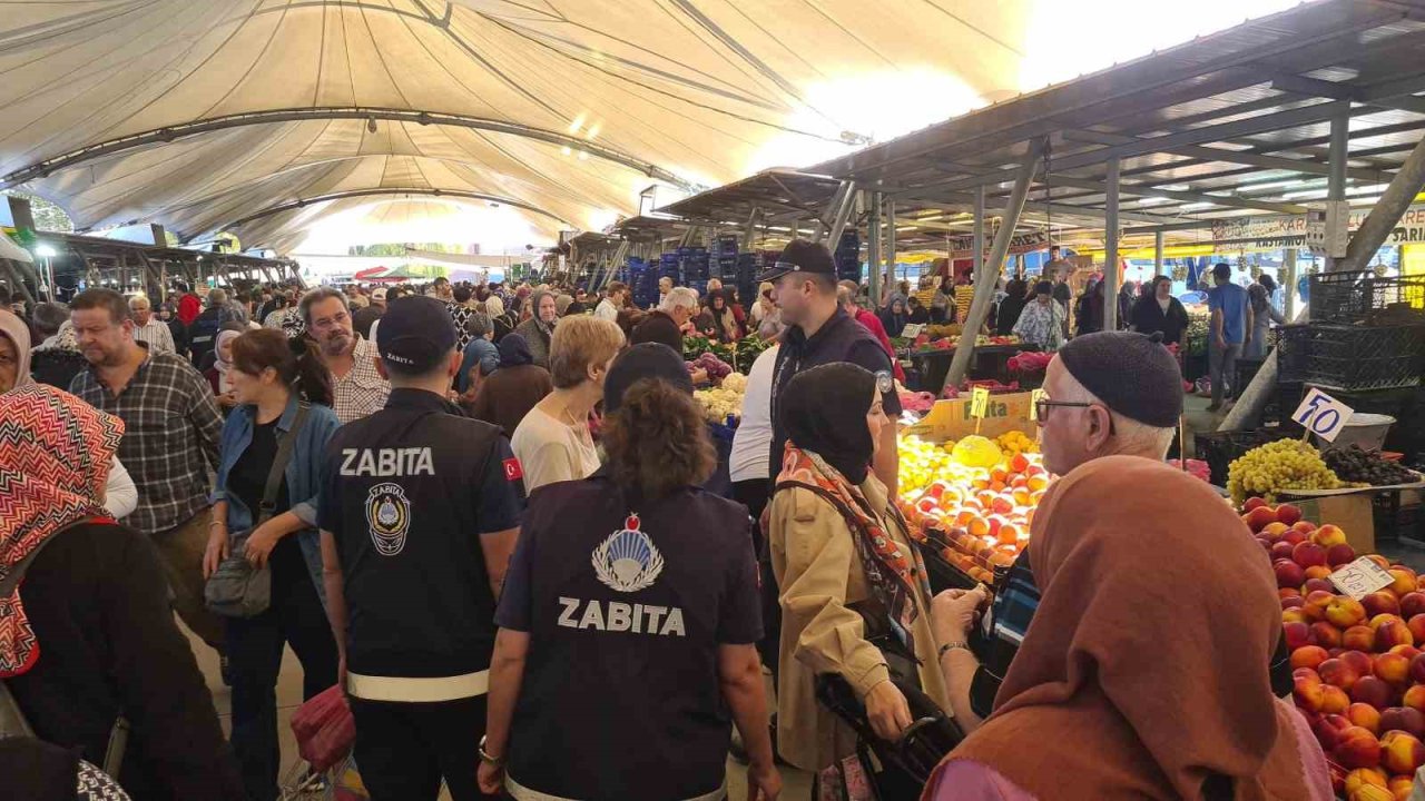 Zabıta ekiplerinden halk pazarında sıkı denetim