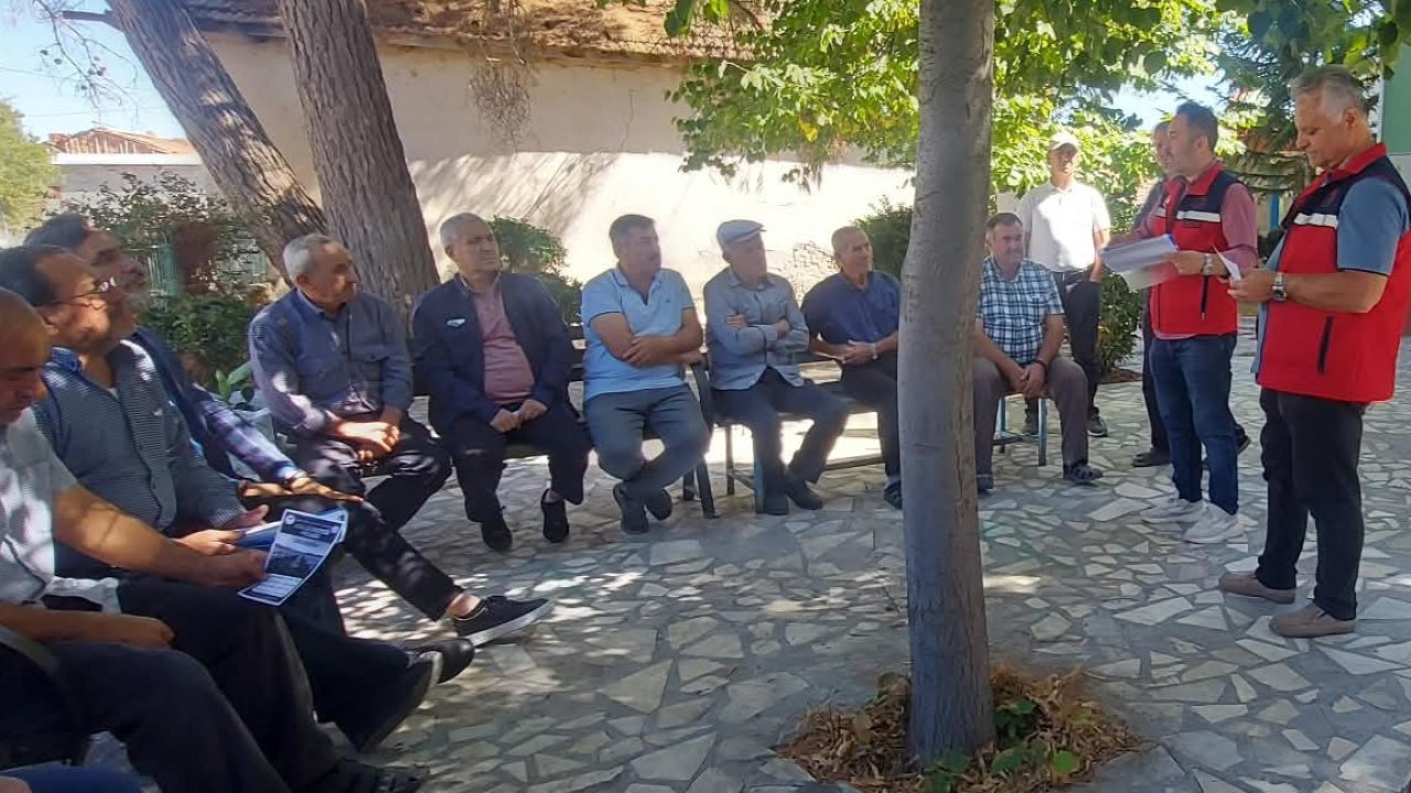 Uşak’ta tarım ekipleri üreticilerle bir araya geliyor