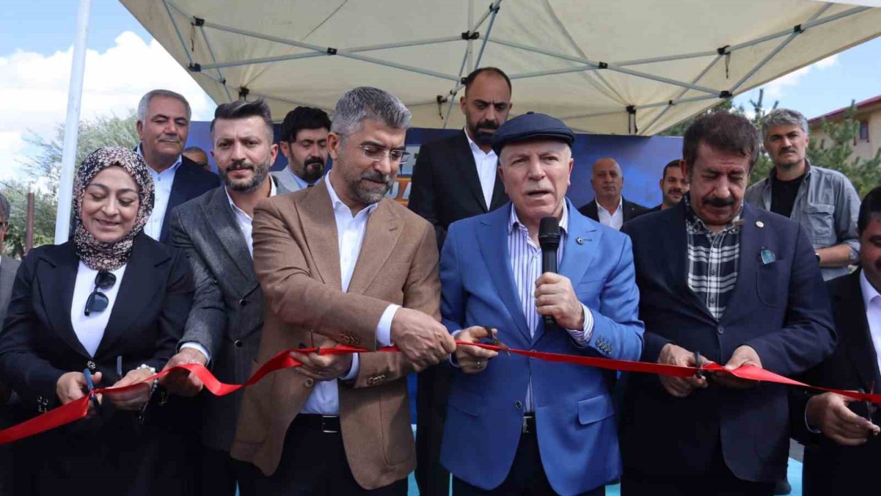 Karayazı’da toplu açılış: Köy yollarının yüzde 60’ı asfaltlandı