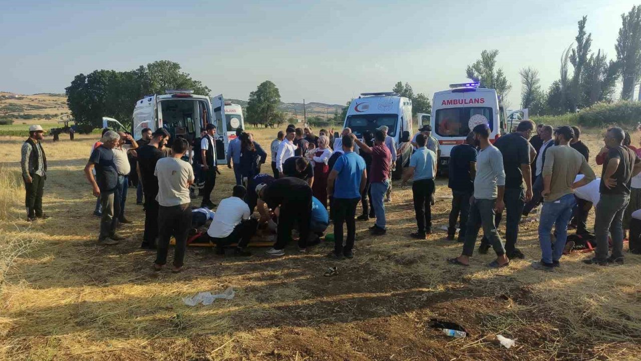 Diyarbakır’da otomobil devrildi: 9 yaralı
