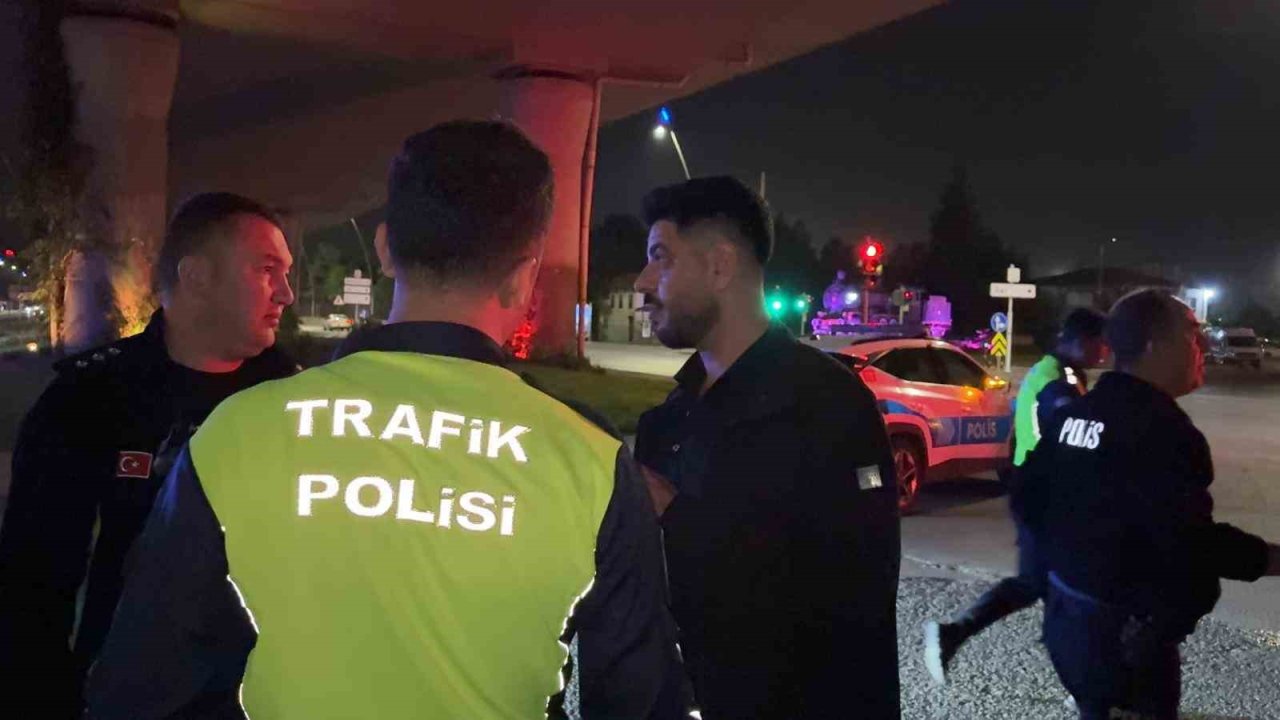‘Dur’ ihtarına uymayarak gözden kaybolan sürücü kaza yapmış halde yakalandı: 2 yaralı