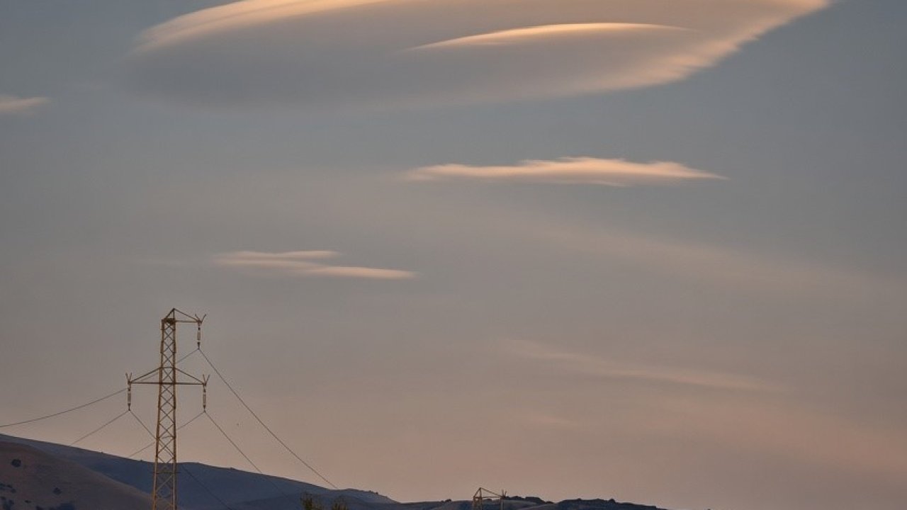 Erzincan’da UFO’yu andıran mercek bulutu ilgi çekti