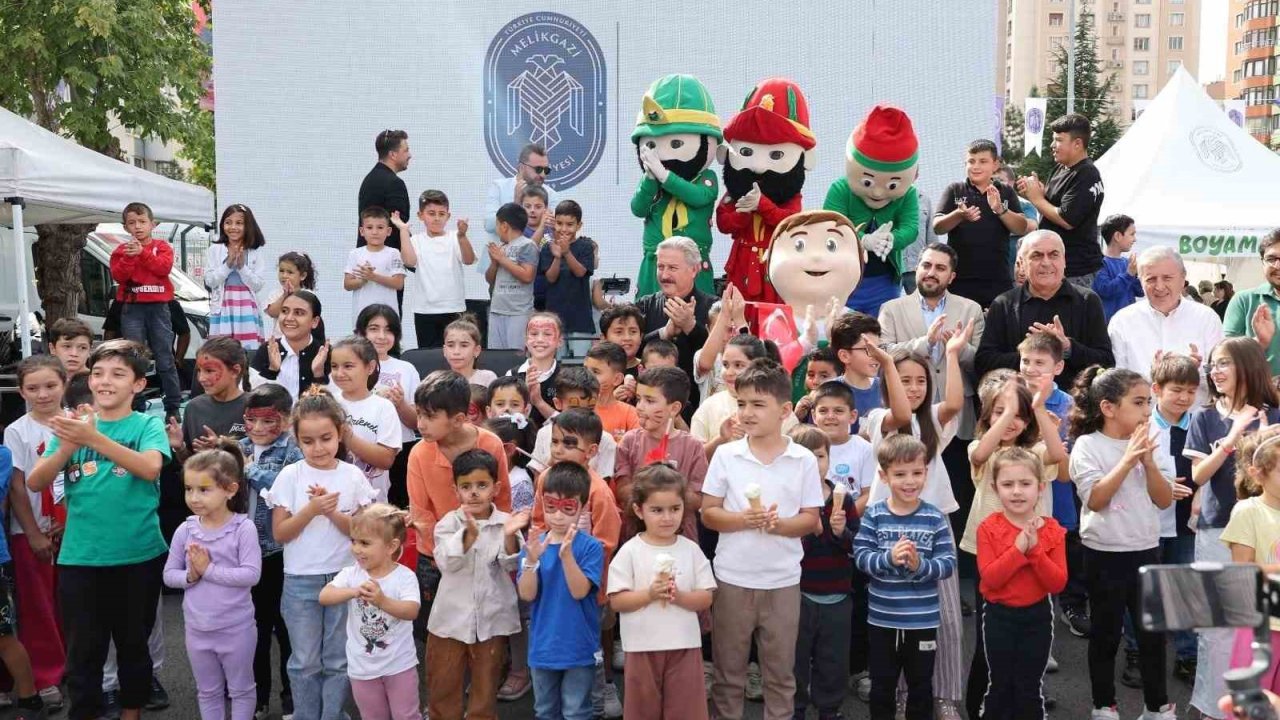 Melikgazi’nin 48 yeni aracı çocuk şenliğiyle tanıtıldı