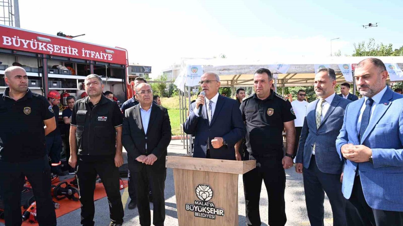 Başkan Sami Er: "İtfaiyemizi hem binalarımızla hem de araç filomuzla güçlendiriyoruz"