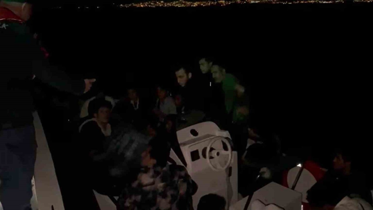 Mobil radar tespit etti, düzensiz göçmenler yakalandı
