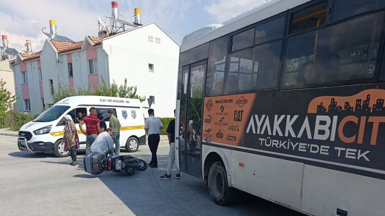 Erzincan’da midibüs ile motosiklet çarpıştı: 1 yaralı
