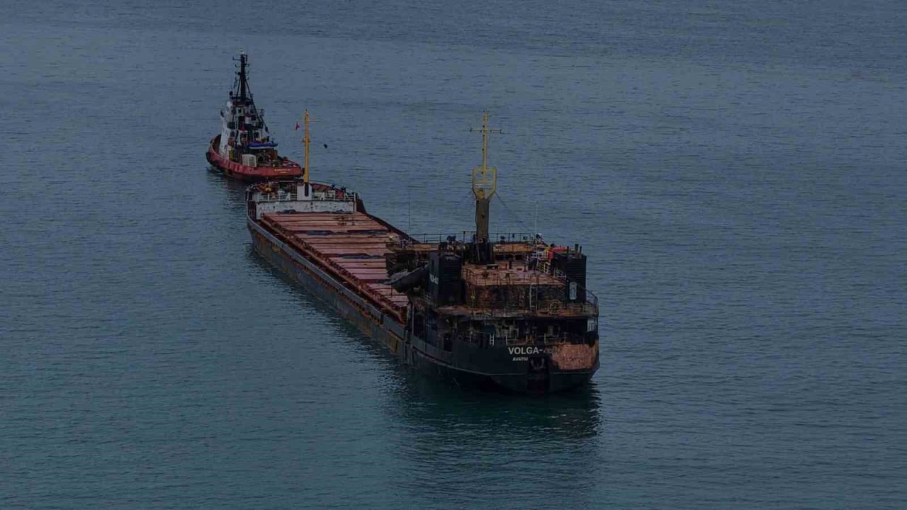 Savaşın izlerini taşıyan VOLGA-4007 isimli gemi Trabzon açıklarında
