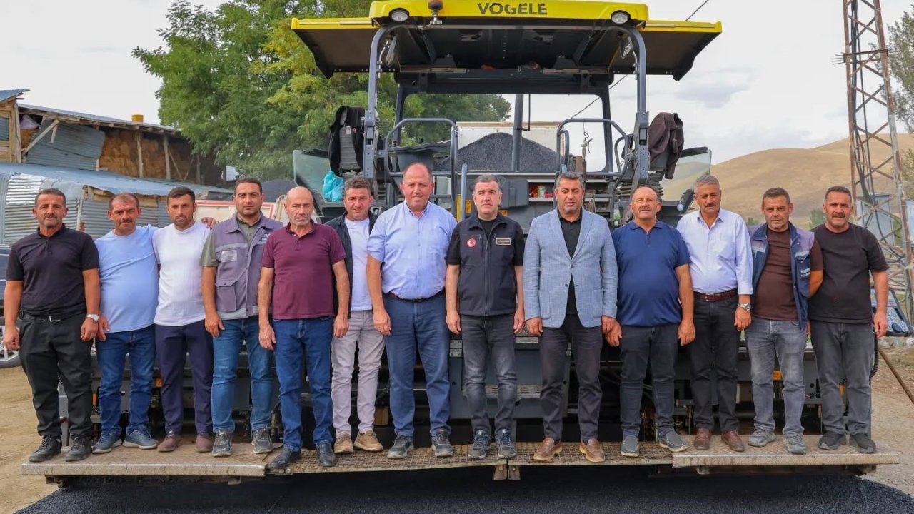 Bayburt’un grup yollarında asfalt ve genişletme çalışmaları sürüyor