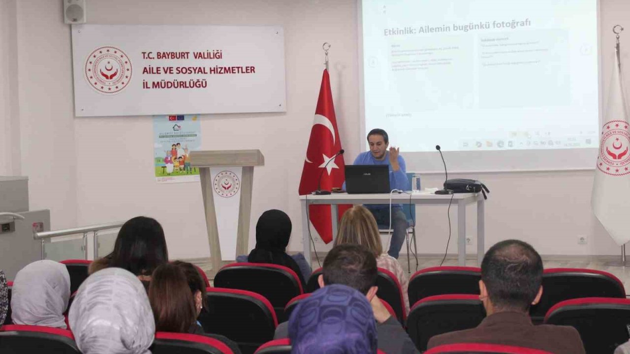 Sosyal hizmet personeline aile çalışmaları konusunda eğitim verildi
