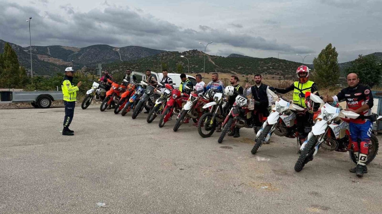 Bilecik’te motosiklet sürücülerine trafik eğitimi