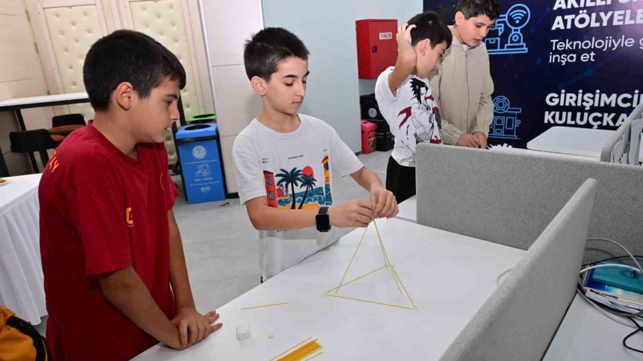 Akademi Manisa’da gençlere robotik ve mühendislik deneyimi